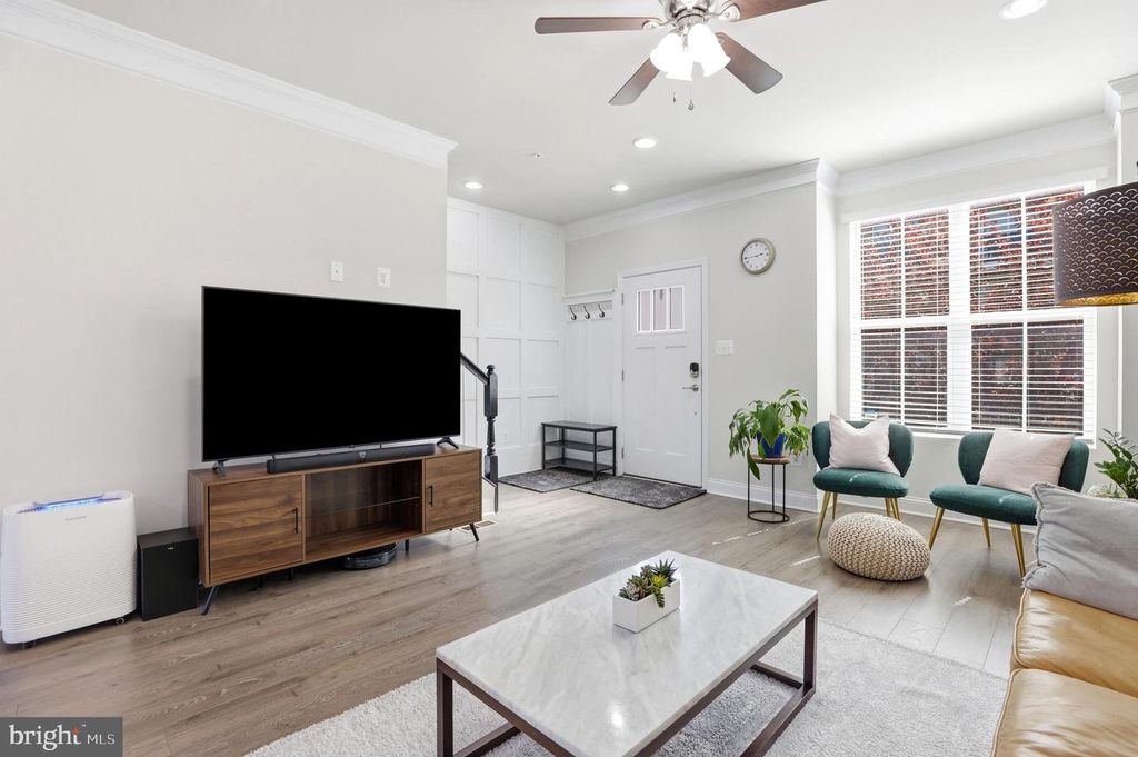 Image 8 of property listing at 7140 BANBURY DR, Hanover, MD 21076