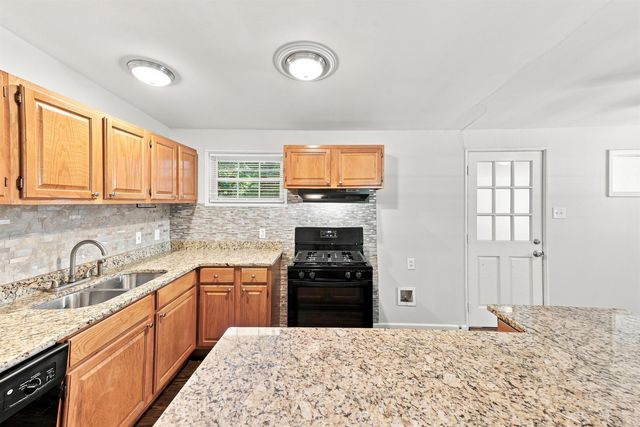 27 Greenway Drive, Little Rock, AR 72209