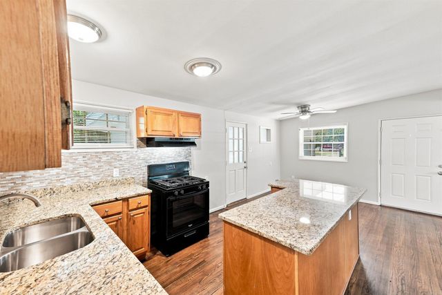 27 Greenway Drive, Little Rock, AR 72209