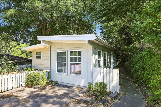 27 Greenway Drive, Little Rock, AR 72209