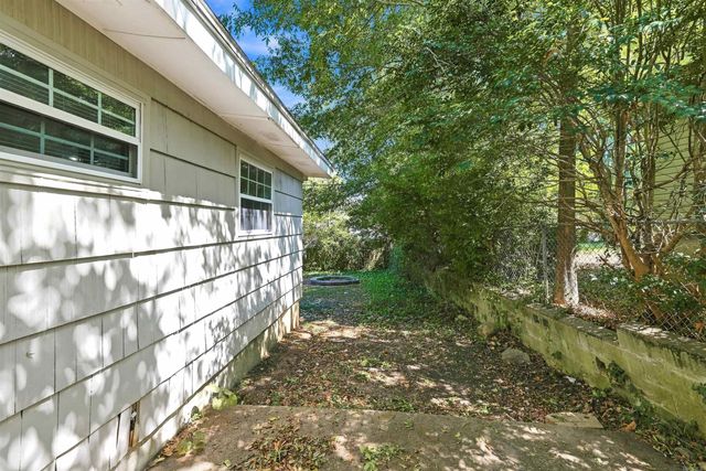 27 Greenway Drive, Little Rock, AR 72209
