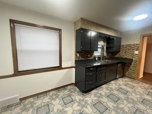 7427 TRIPP Avenue, Skokie, IL 60076