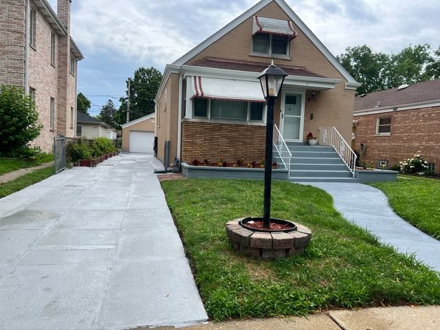 7427 TRIPP Avenue, Skokie, IL 60076