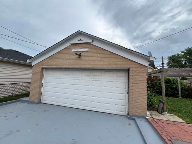 7427 TRIPP Avenue, Skokie, IL 60076