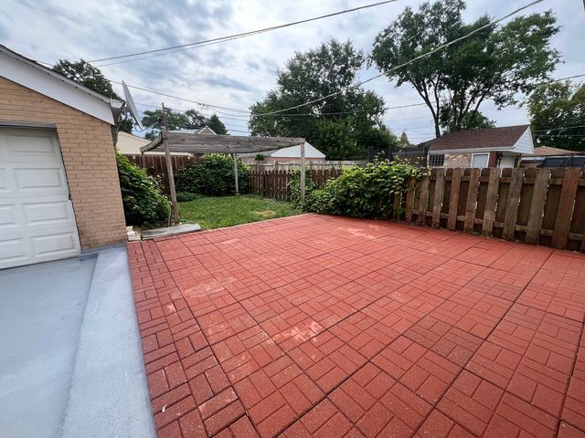 7427 TRIPP Avenue, Skokie, IL 60076