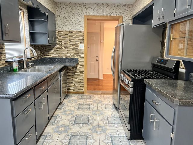 7427 TRIPP Avenue, Skokie, IL 60076