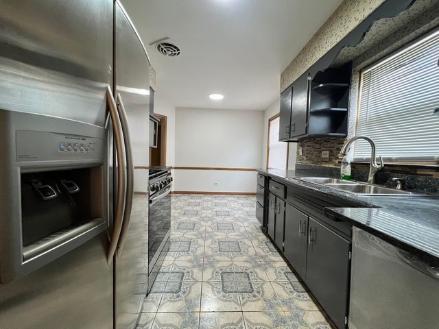 7427 TRIPP Avenue, Skokie, IL 60076