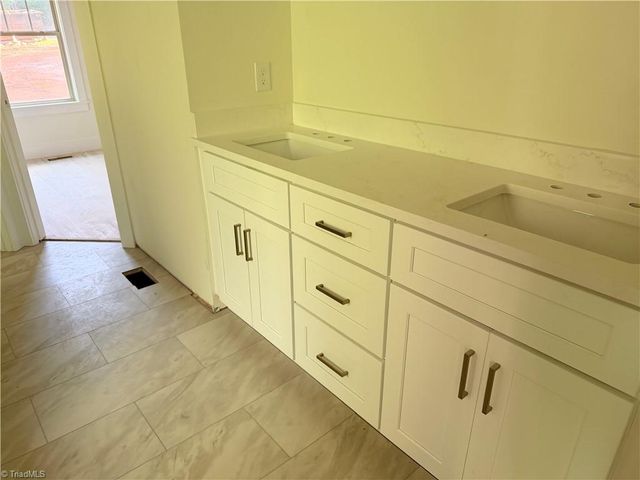 1050 E Chamberlin Drive, Asheboro, NC 27205