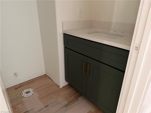 1050 E Chamberlin Drive, Asheboro, NC 27205