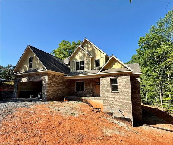 1050 E Chamberlin Drive, Asheboro, NC 27205