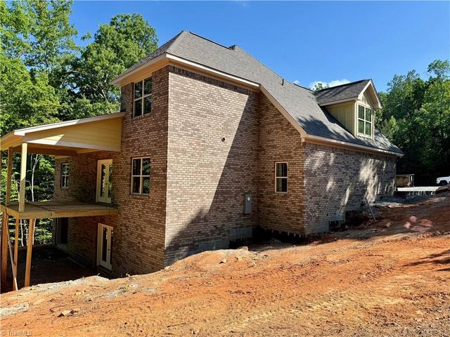 1050 E Chamberlin Drive, Asheboro, NC 27205