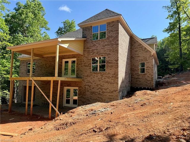 1050 E Chamberlin Drive, Asheboro, NC 27205
