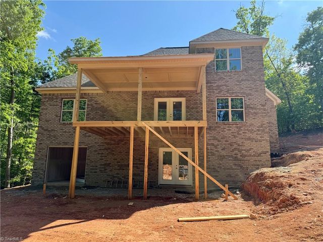 1050 E Chamberlin Drive, Asheboro, NC 27205