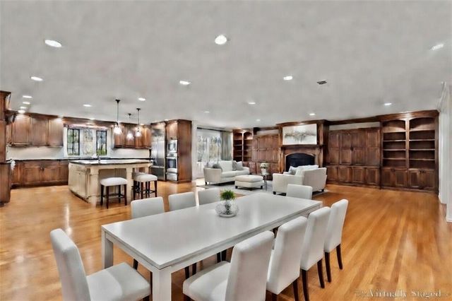 8912 Mohawk Lane, Leawood, KS 66206