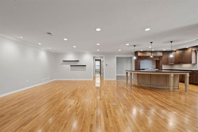 8912 Mohawk Lane, Leawood, KS 66206