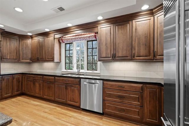 8912 Mohawk Lane, Leawood, KS 66206