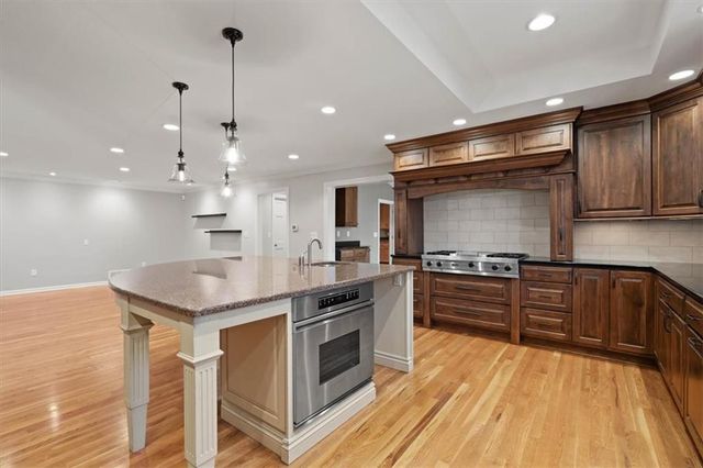 8912 Mohawk Lane, Leawood, KS 66206