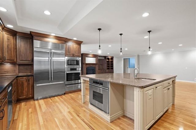 8912 Mohawk Lane, Leawood, KS 66206