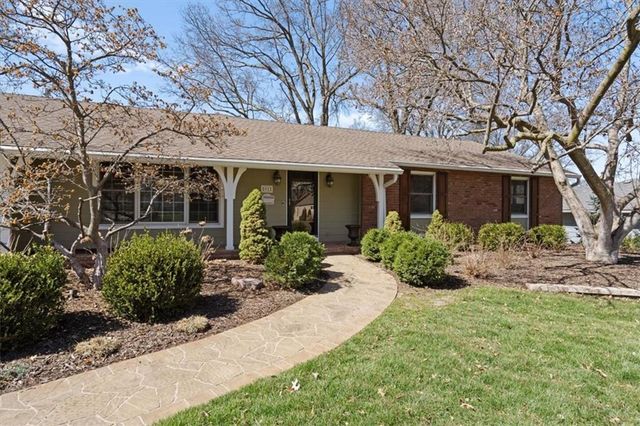 8912 Mohawk Lane, Leawood, KS 66206