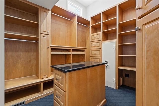 8912 Mohawk Lane, Leawood, KS 66206