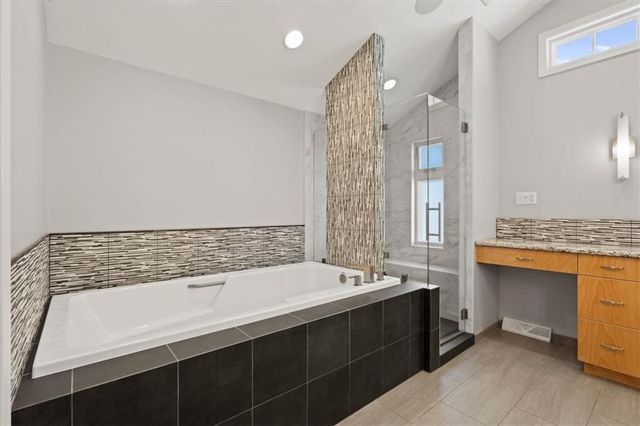 8912 Mohawk Lane, Leawood, KS 66206