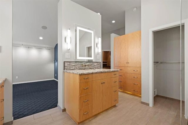 8912 Mohawk Lane, Leawood, KS 66206