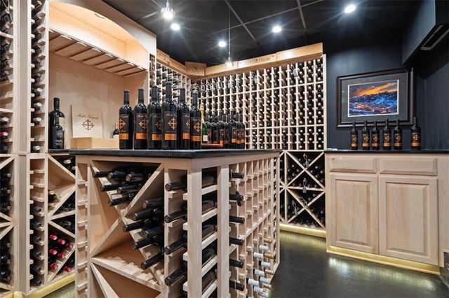 8912 Mohawk Lane, Leawood, KS 66206