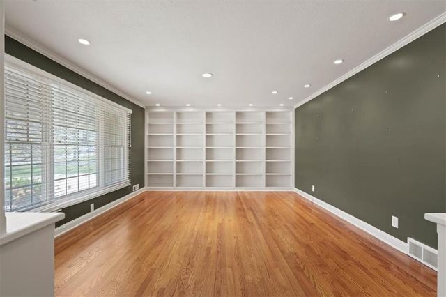 8912 Mohawk Lane, Leawood, KS 66206