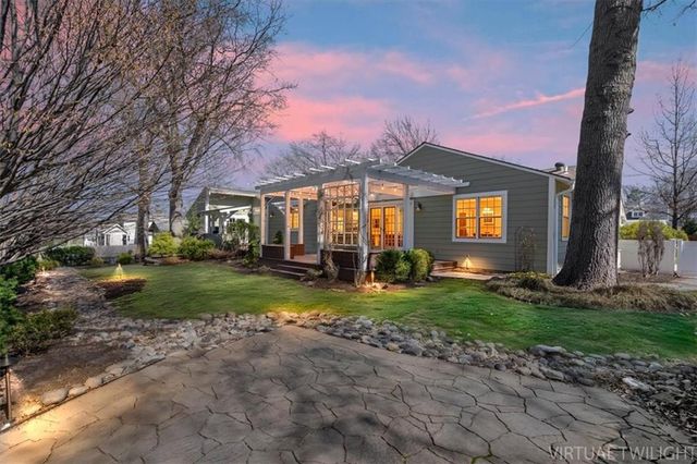 8912 Mohawk Lane, Leawood, KS 66206