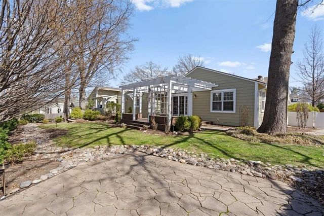 8912 Mohawk Lane, Leawood, KS 66206