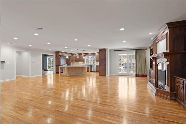 8912 Mohawk Lane, Leawood, KS 66206