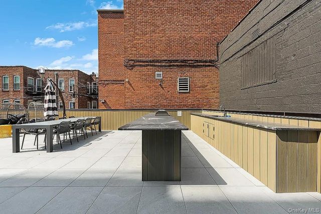 40-22 61st Street 2M, Woodside, NY 11377