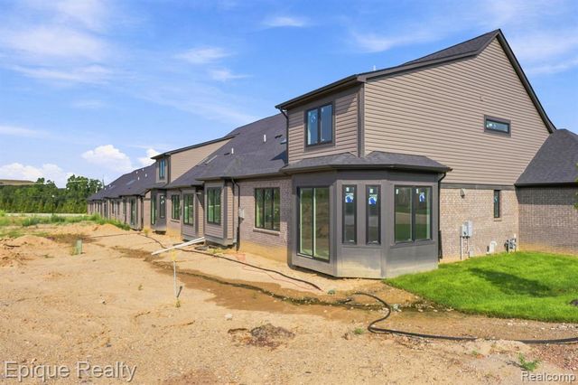3333 Cornerstone Drive 68, Lake Orion, MI 48360