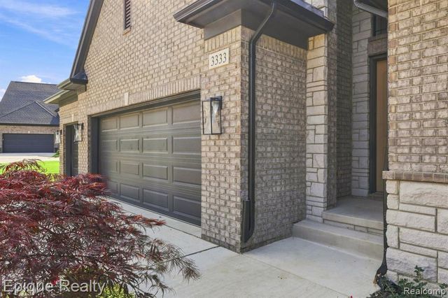 3333 Cornerstone Drive 68, Lake Orion, MI 48360