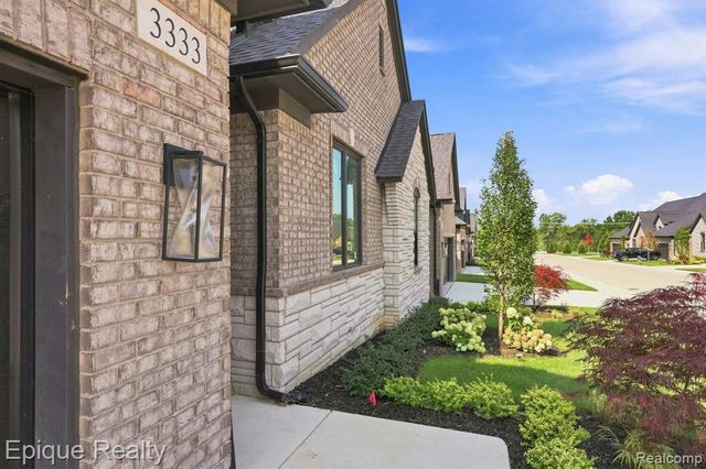 3333 Cornerstone Drive 68, Lake Orion, MI 48360