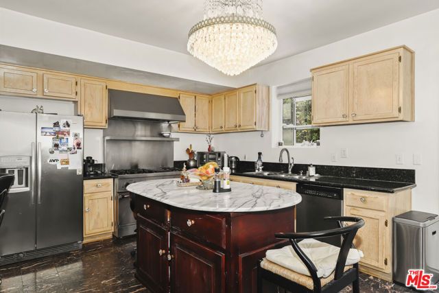 3943 Wade Street, Los Angeles, CA 90066