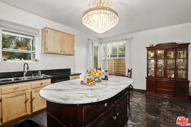 3943 Wade Street, Los Angeles, CA 90066