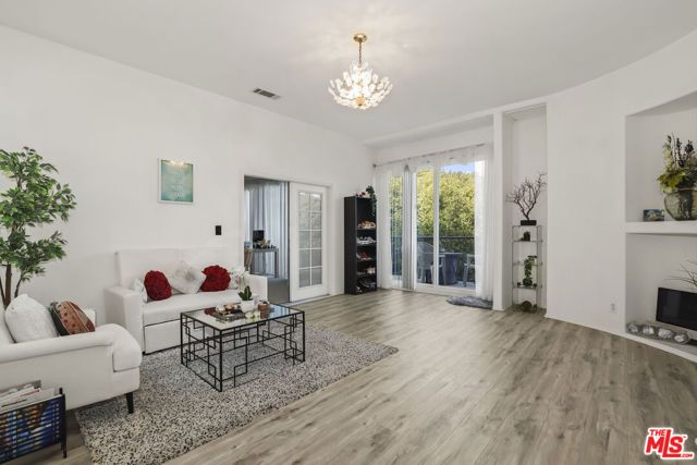 3943 Wade Street, Los Angeles, CA 90066