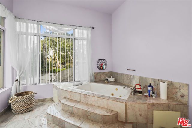 3943 Wade Street, Los Angeles, CA 90066