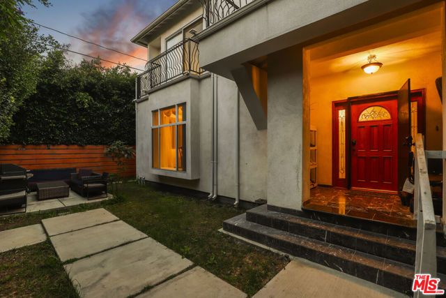 3943 Wade Street, Los Angeles, CA 90066