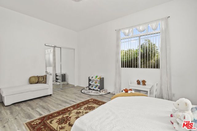 3943 Wade Street, Los Angeles, CA 90066