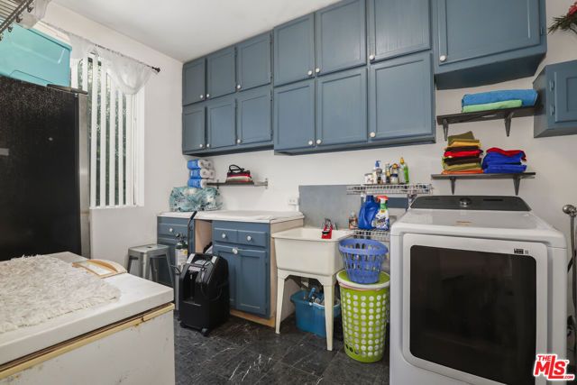 3943 Wade Street, Los Angeles, CA 90066