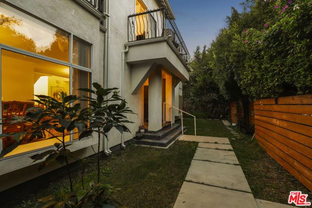 3943 Wade Street, Los Angeles, CA 90066