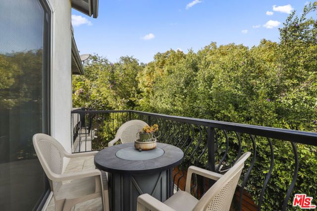 3943 Wade Street, Los Angeles, CA 90066