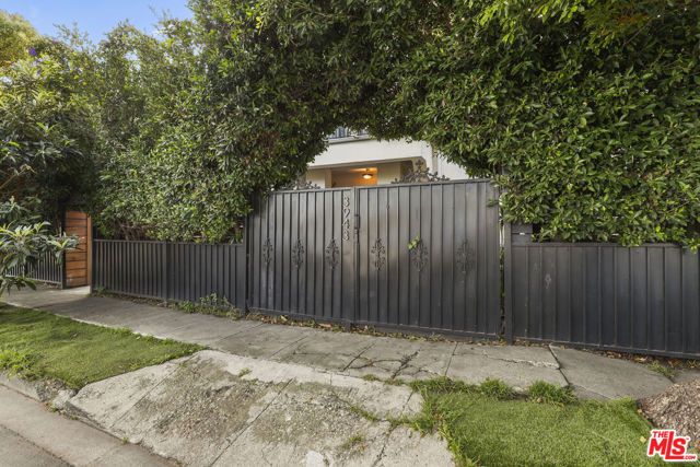 3943 Wade Street, Los Angeles, CA 90066