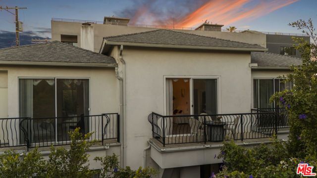 3943 Wade Street, Los Angeles, CA 90066