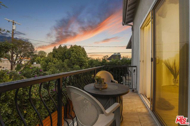 3943 Wade Street, Los Angeles, CA 90066