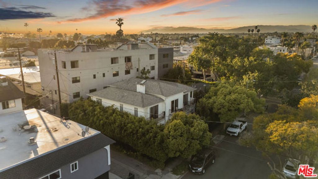 3943 Wade Street, Los Angeles, CA 90066