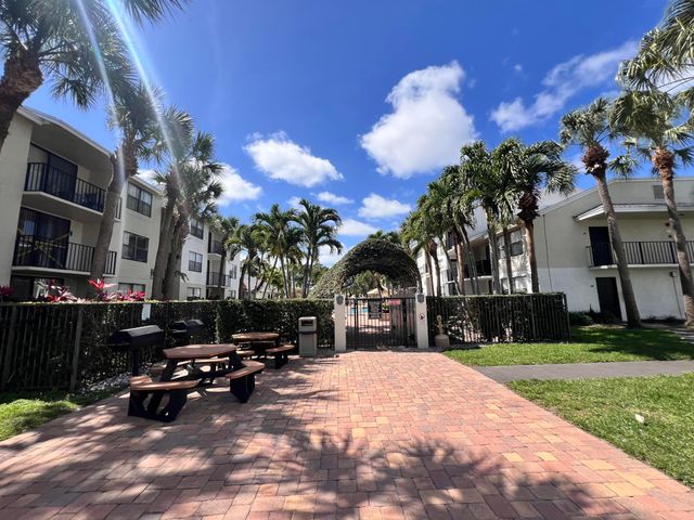 700 EXECUTIVE CENTER Drive 211, West Palm Beach, FL 33401