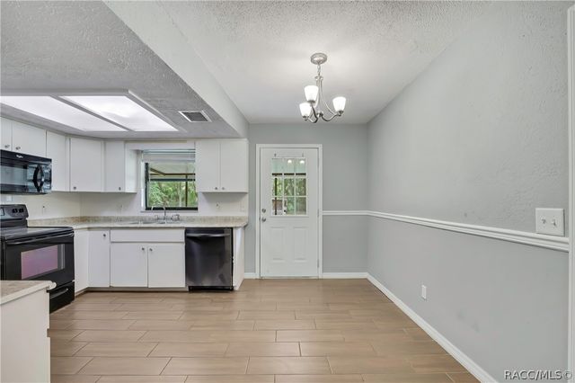 9875 W Orchard Street, Crystal River, FL 34428